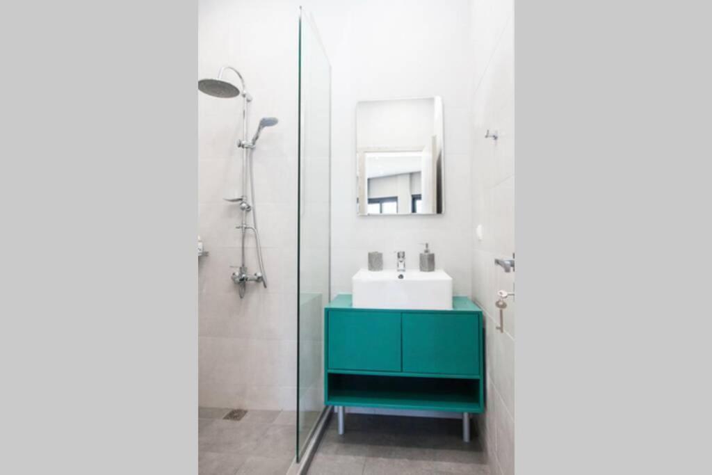 E Spacious Cornered Brand New Studio Apartment E Athènes Extérieur photo
