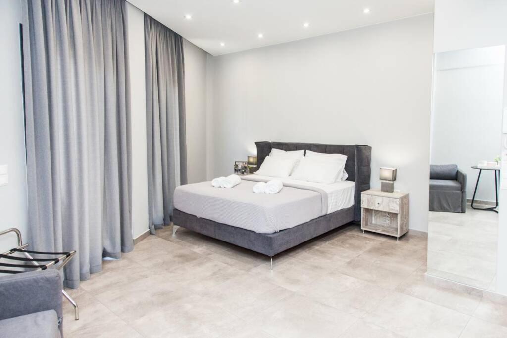 E Spacious Cornered Brand New Studio Apartment E Athènes Extérieur photo